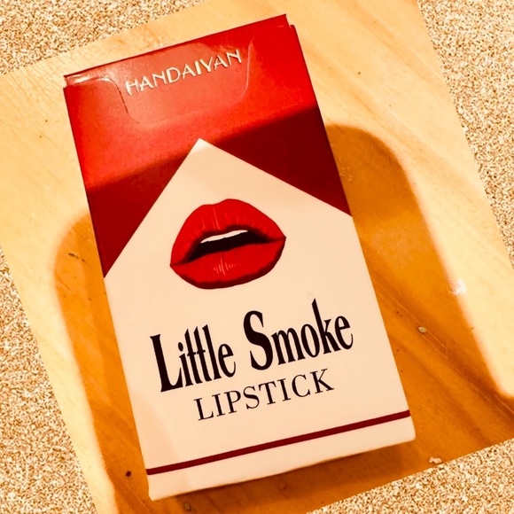 CUTE LIPSTICK BOX FILLED WITH A SET OF 4 DIFFERENT LIPSTICK COLORS - Picture 5 of 5